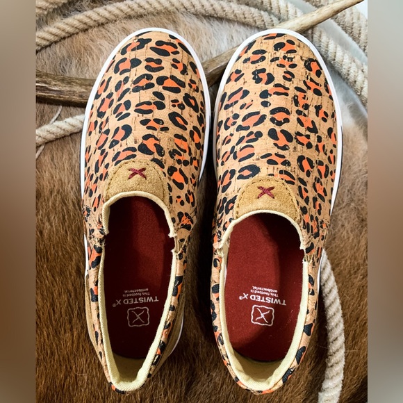 TWISTED X GIRLS' LEOPARD PRINT CASUAL SHOES - MOC TOE - Picture 4 of 16